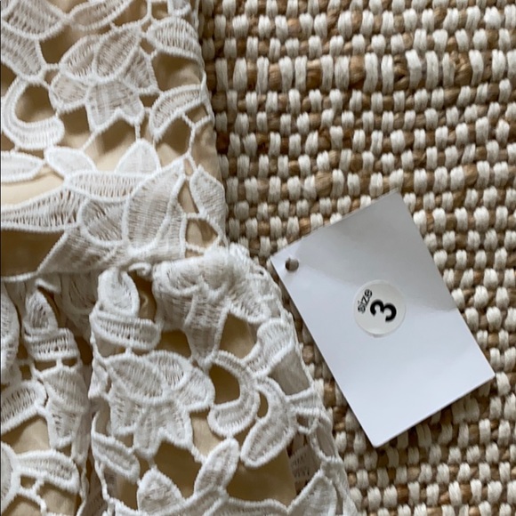 Modern child white lace dress - Picture 3 of 5